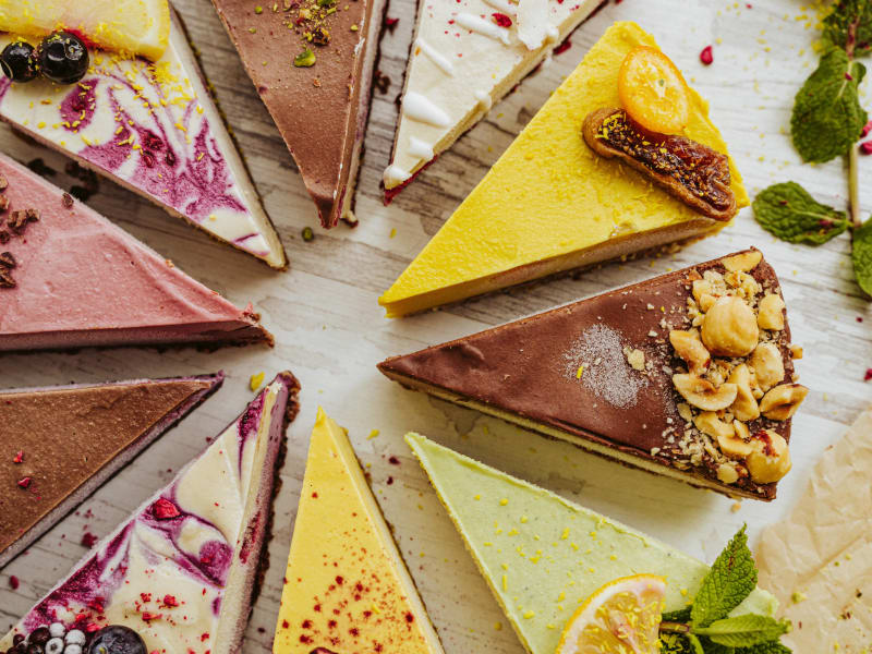 Custom raw vegan cake from different slices — personalized assortment, no refined sugar — Delicii Sănătoase Cluj