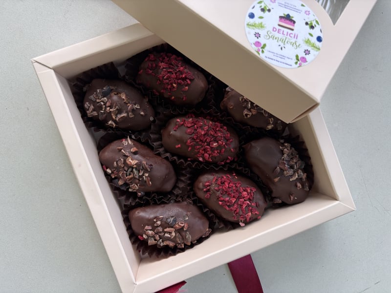 Indulgence box — Assorted boxes — raw vegan, gluten-free, dairy-free, no refined sugar — Delicii Sănătoase Cluj