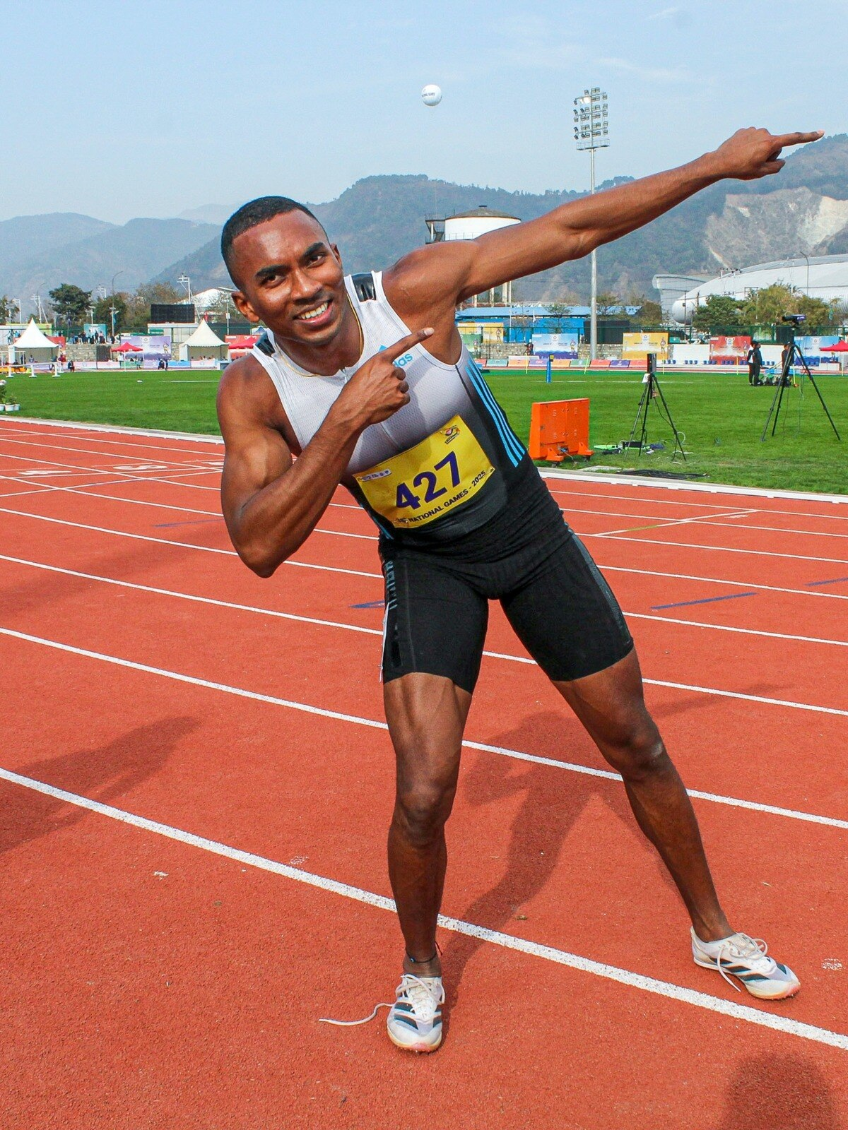 Shivpal Singh pointing at race bib