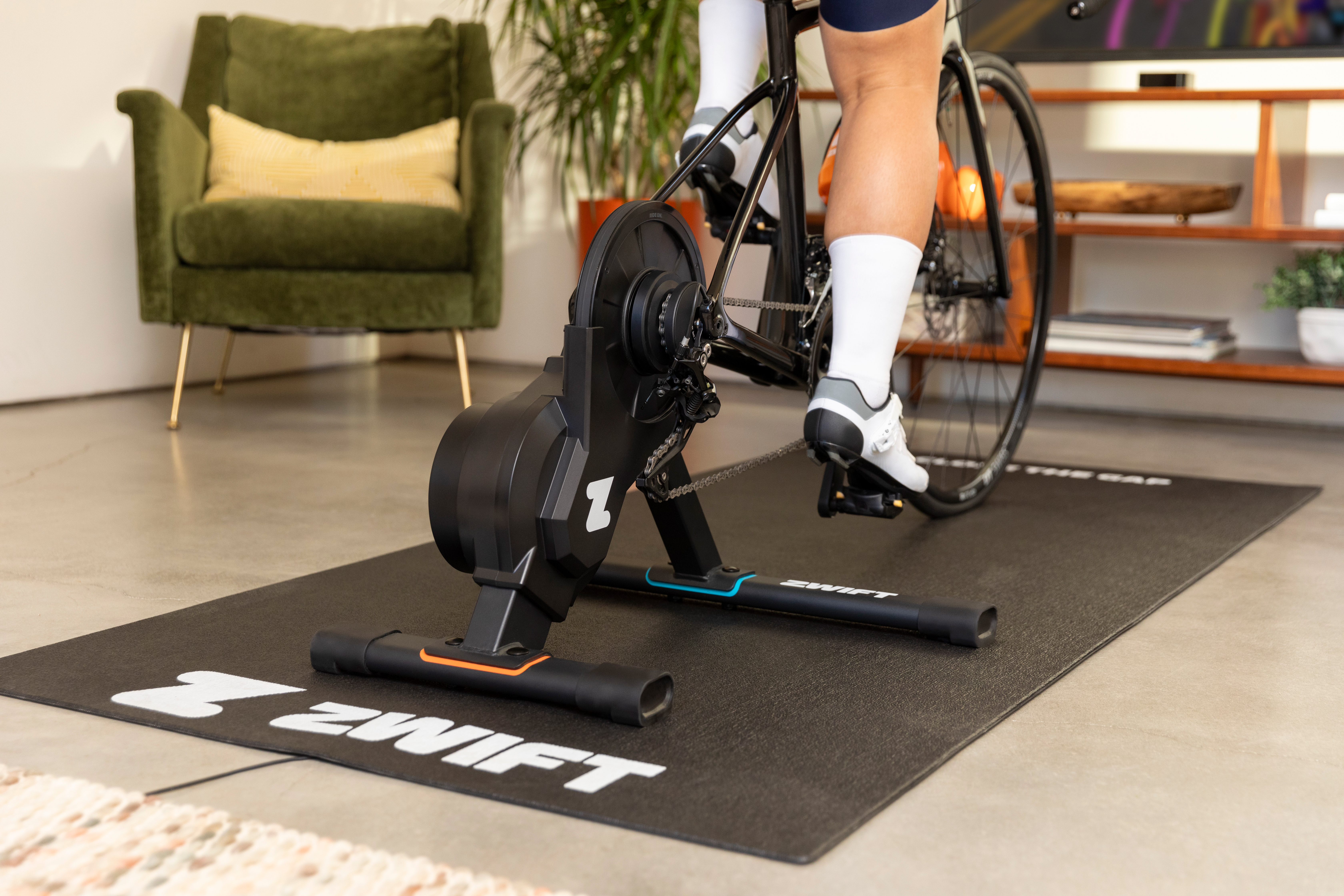 Zwift Hub One: Smart trainer with a sprocket and virtual shifting