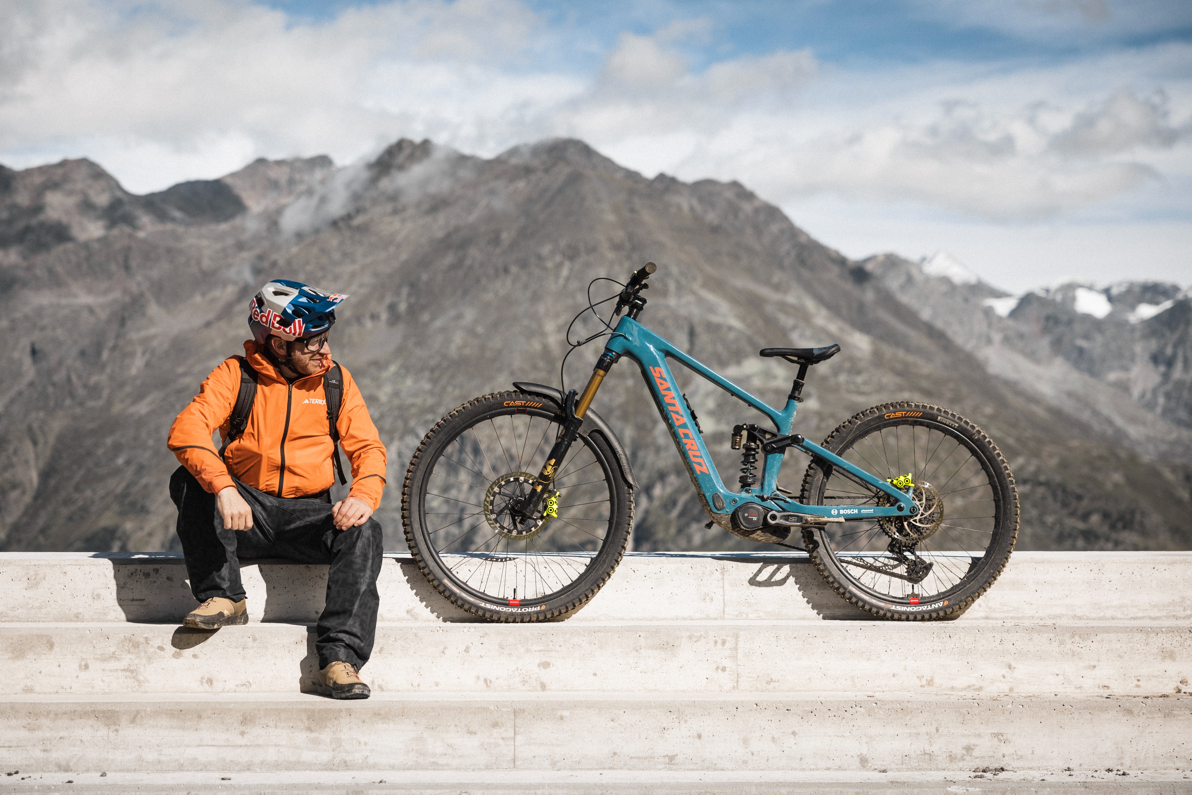 Santa Cruz Vala: Danny MacAskill explains his magic bike | BIKE