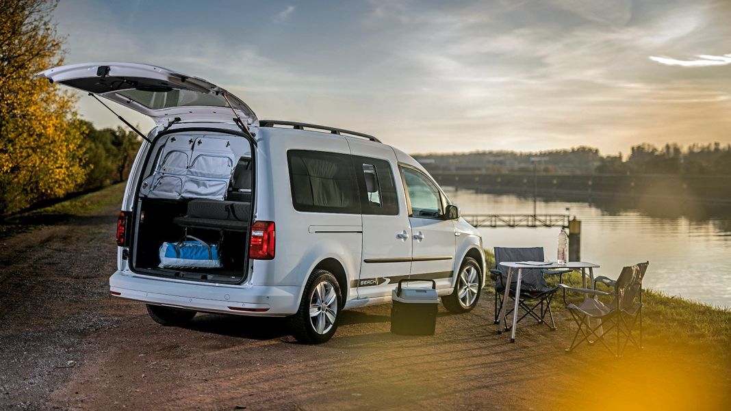 Volkswagen Caddy на пейзаже