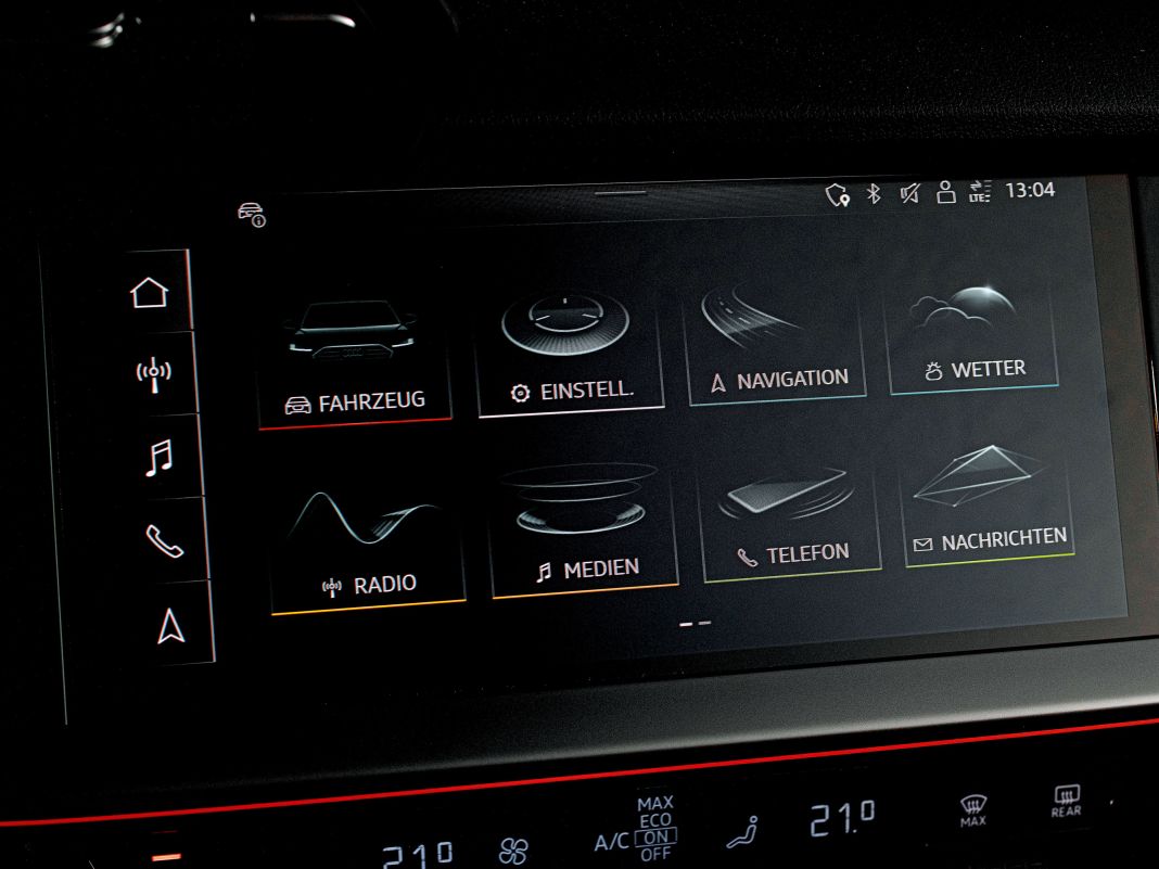 Auf 10,1 Zoll bietet Audi mit seiner MMI-Navigation Plus (1.790 Euro) eine große Funktionsvielfalt, eine angenehme Bedienung und eine hervorragende Funktionalität