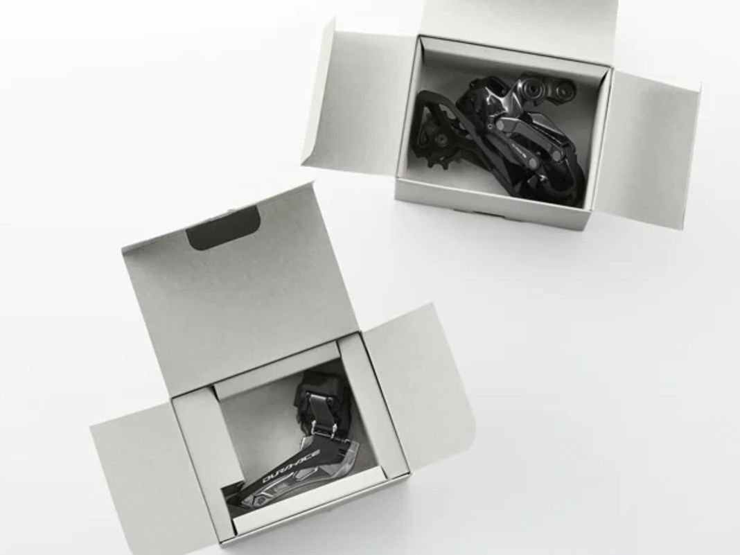 Schlicht und minimalistisch kommt die neue Verpackung der Dura-Ace 12-fach-Produkte einher.