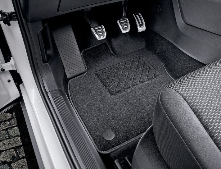   01.
 	VW T-Roc-Fußmatte aus Stoff 2GA 061 404 WGK mit Absatz-Schoner für Automatik-Fahrzeuge