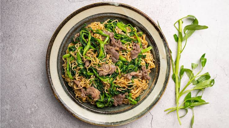 Lẩu Gà Tiềm Ớt Hiểm Phố Sứ