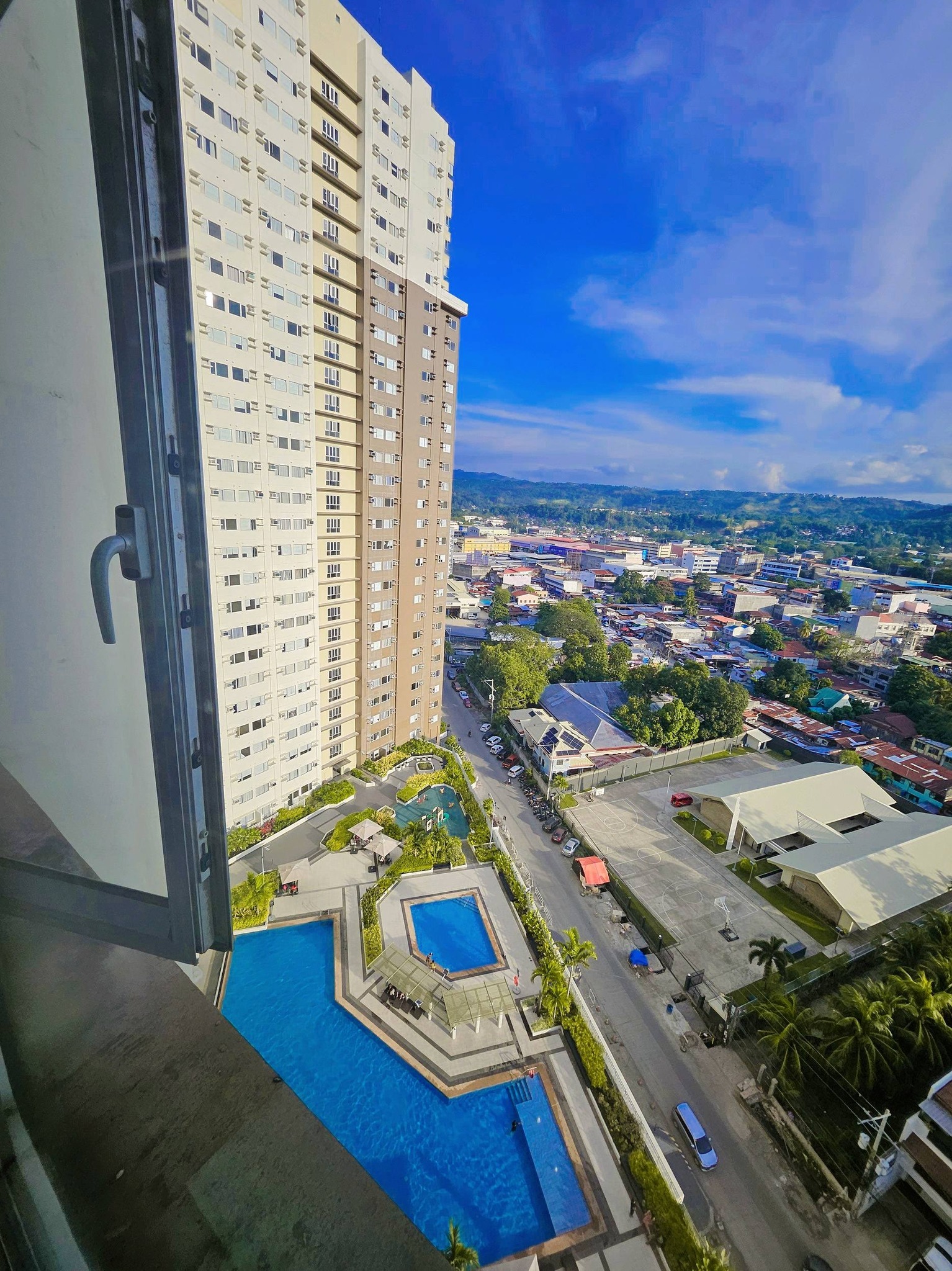 High-Floor Furnished Studio with Parking Open for Long-Term Monthly Rent 