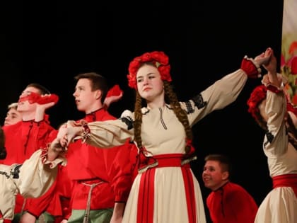 Глава городского округа Воскресенск поздравил жительниц Воскресенска на концерте