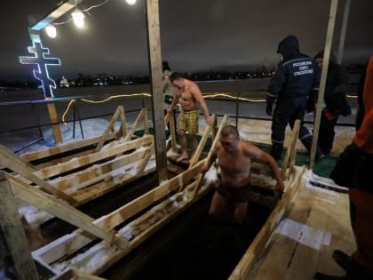 Врачи отмечают рост обращений пациентов с&nbsp;хроническими болезнями после погружения в&nbsp;прорубь