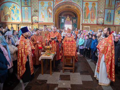 Светлая пятница в Троицком соборе