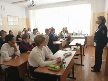 Полицейские в Павловском Посаде провели профилактические беседы со школьниками старших классов