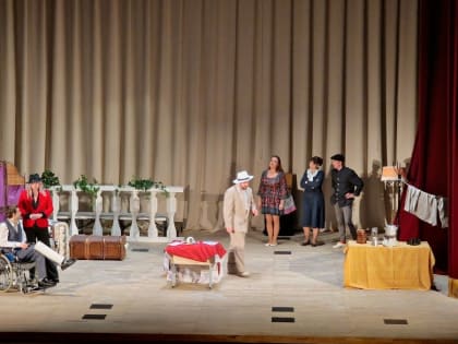 Театральный коллектив «Арт-Бум» побывал с гастролями в ДКиС «Тамань»