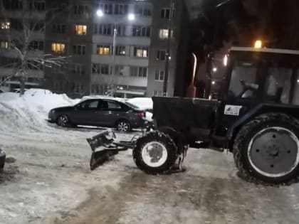Подольчанам напомнили, что неправильно припаркованные авто мешают убирать снег