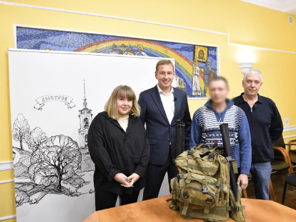 Встреча с героями: Иван Курданин общается с бойцами специальной операции