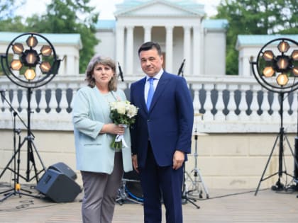 Губернатор Московской области Андрей Воробьёв поздравил медработников с профессиональным праздником и вручил награды