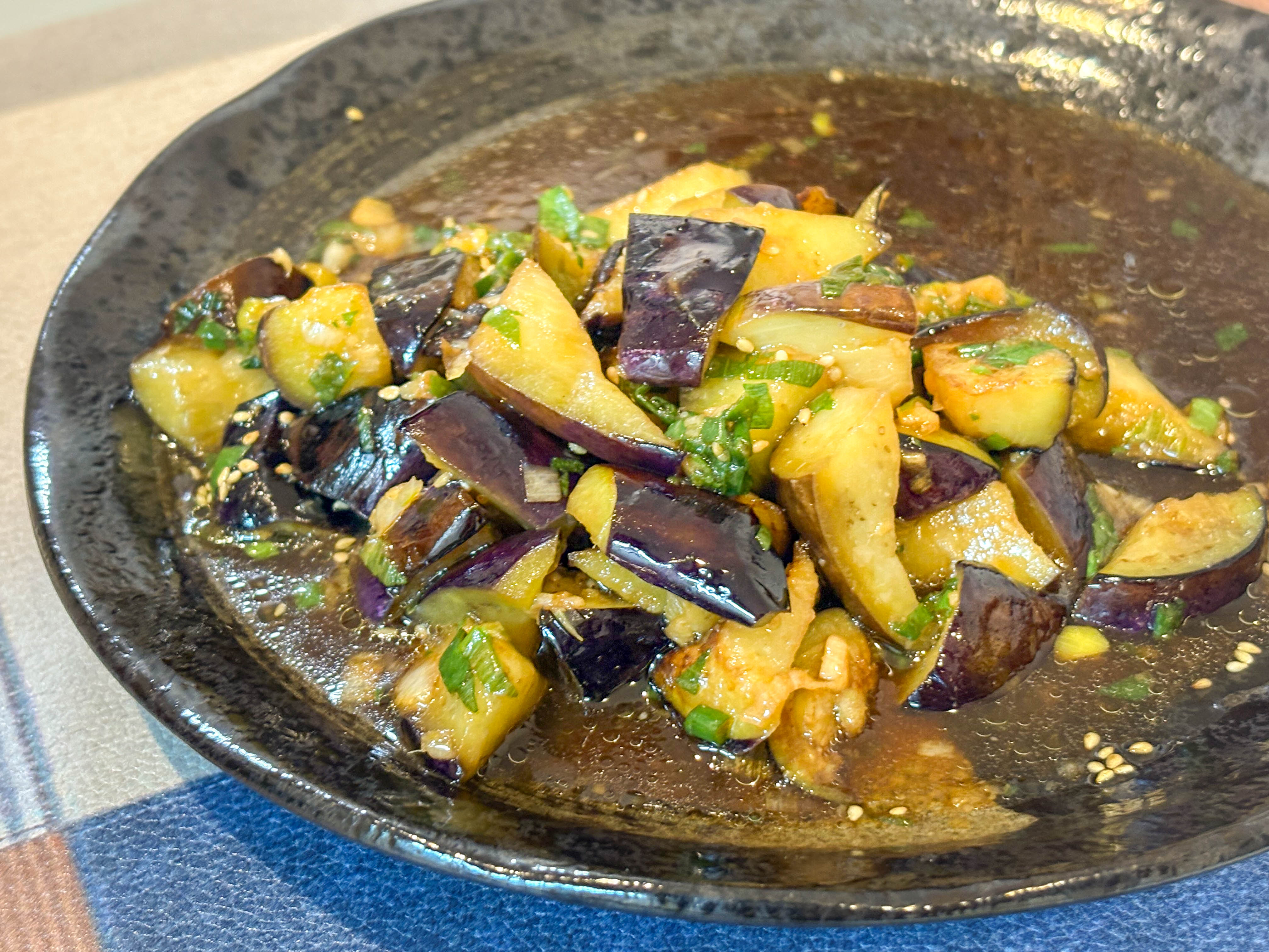 ジュワッと溢れるタレが最高すぎる香味ナス