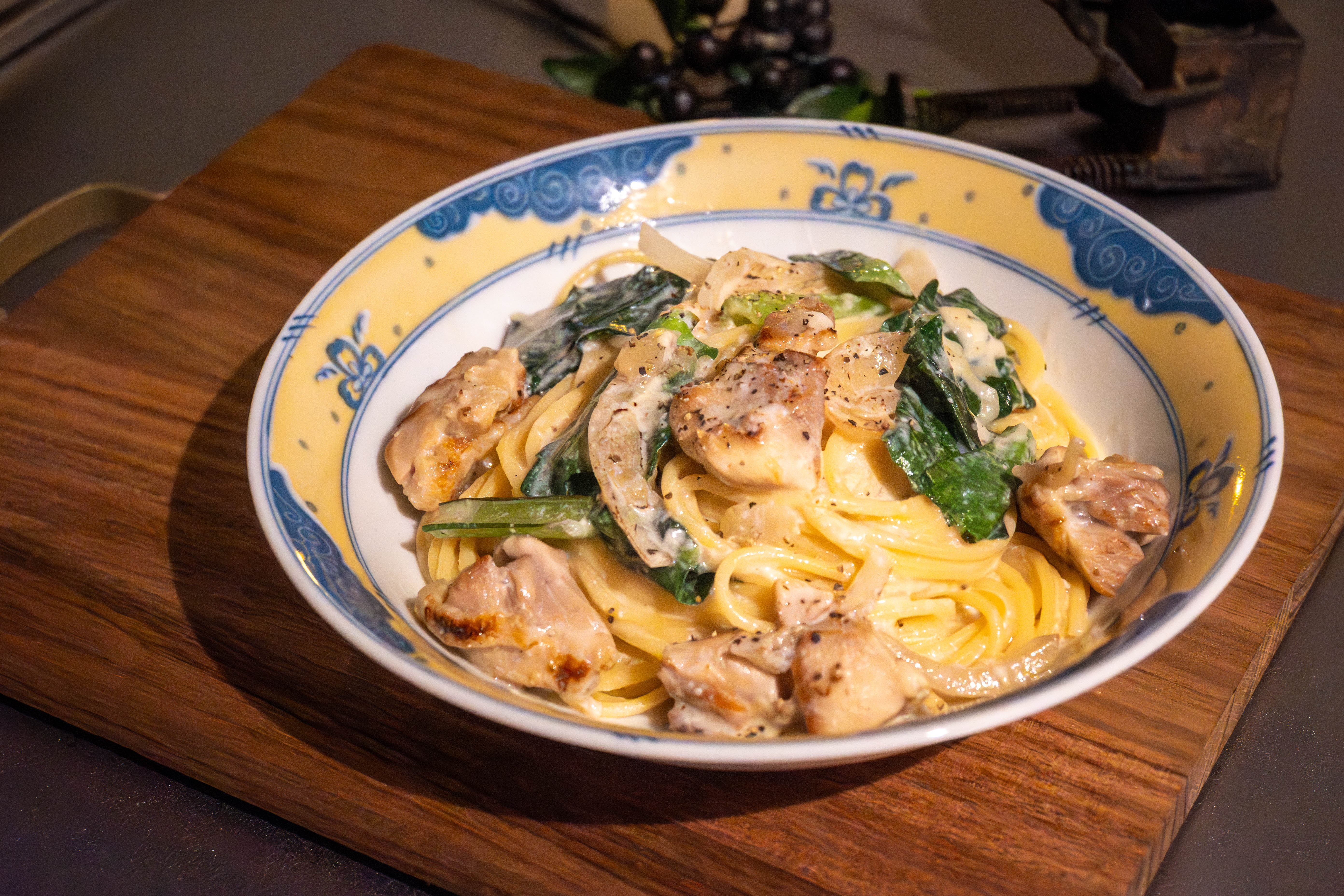 鶏肉と小松菜の豆乳スープパスタ