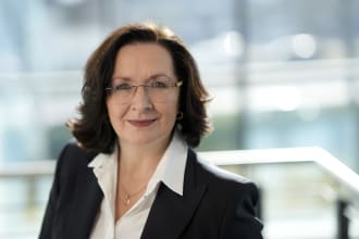 CFO Dr. Cornelia Ballwießer