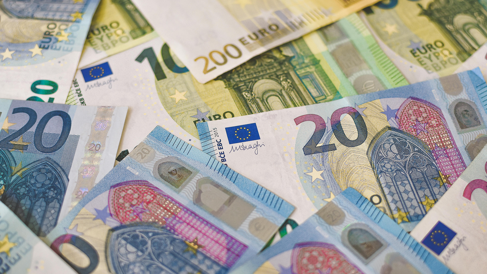 Eine Aufnahme gemischter Euroscheine