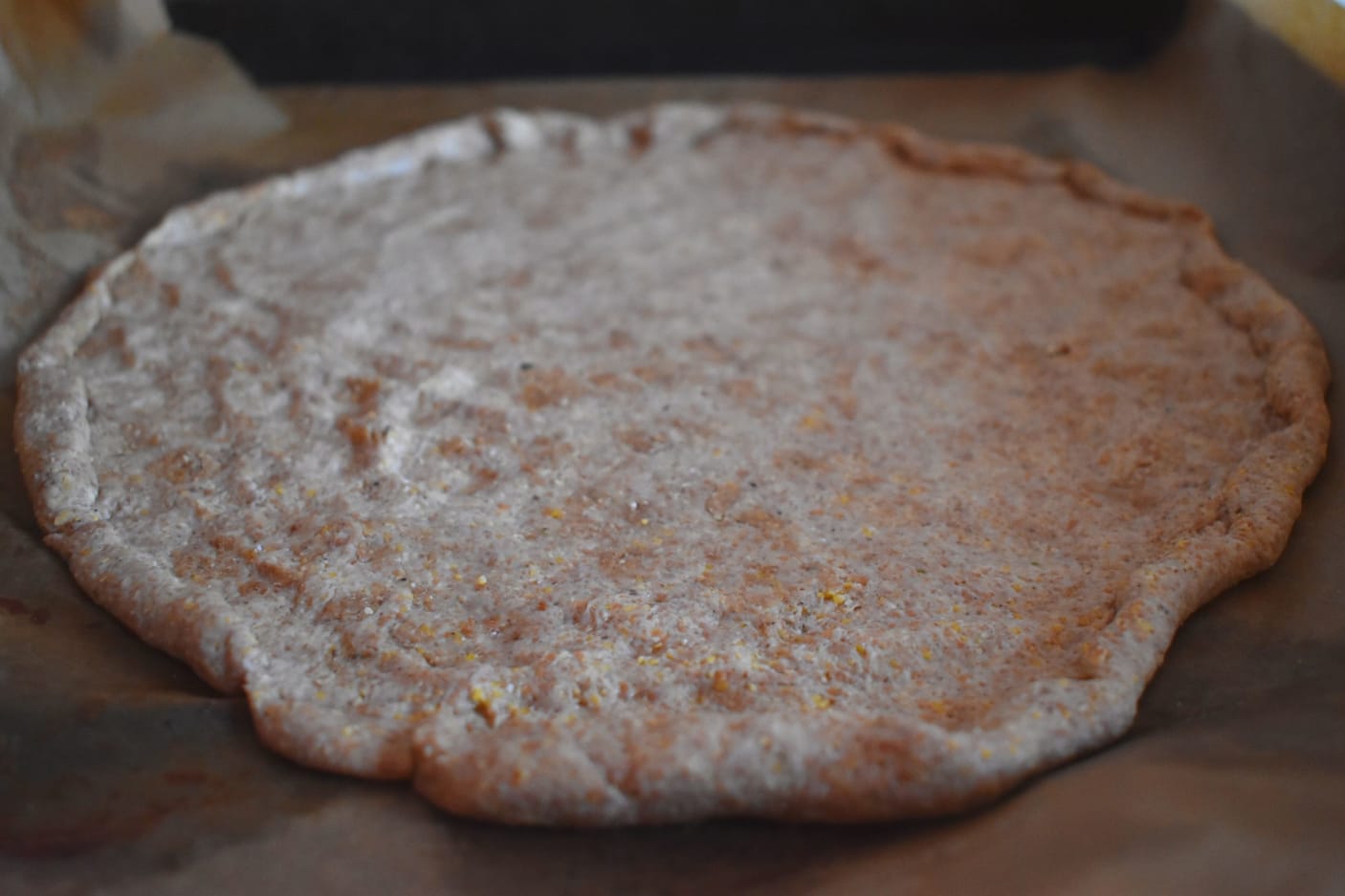 ausgerollter, unbelegter Pizzateig