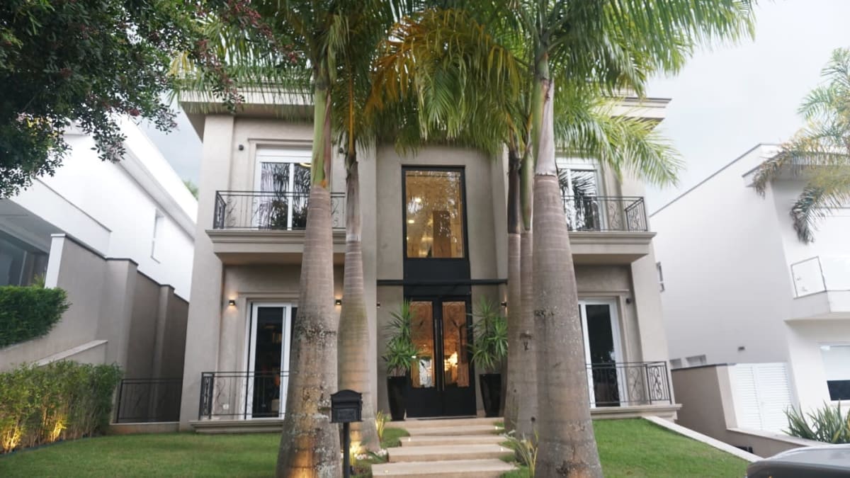 Casa em Condomínio para Venda, Santana de Parnaíba / SP, bairro Alphaville, 5 dormitórios, sendo 6 suítes, 5 vagas de garagem, mobiliado, área total 532,00 m², área construída 577,00 m², terreno 532,00 m² - foto 1