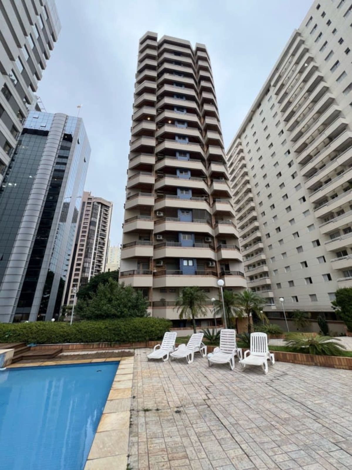 Apartamento para Venda, 4 dormitórios, sendo 2 suítes, 6 vagas de garagem, área total 753,99 m², área útil 421,82 m² - foto 1