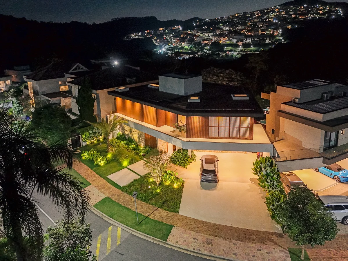 Residência Contemporânea de Alto Padrão no Gênesis I | Projeto Assinado, Vista Permanente para a Mata e 4 Suítes - foto 1