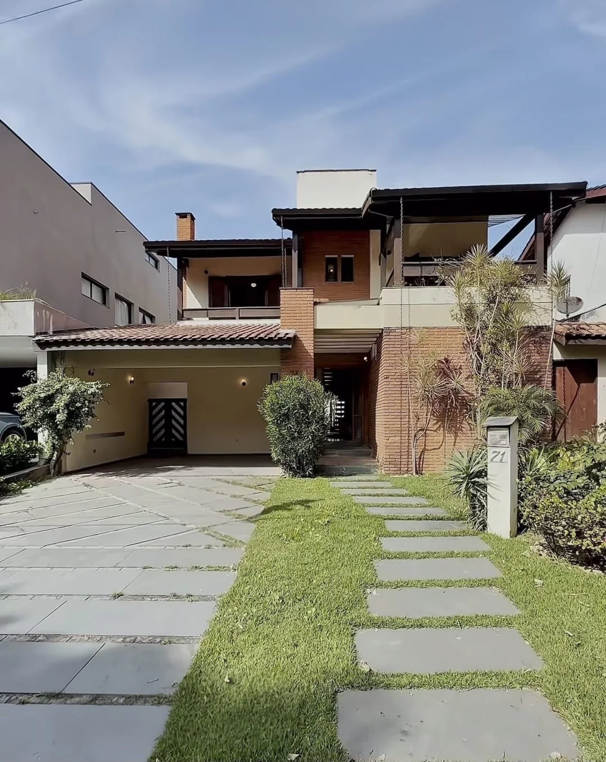 Casa Térrea com 4 Dormitórios em Localização Privilegiada no Alphaville 4 - foto 1