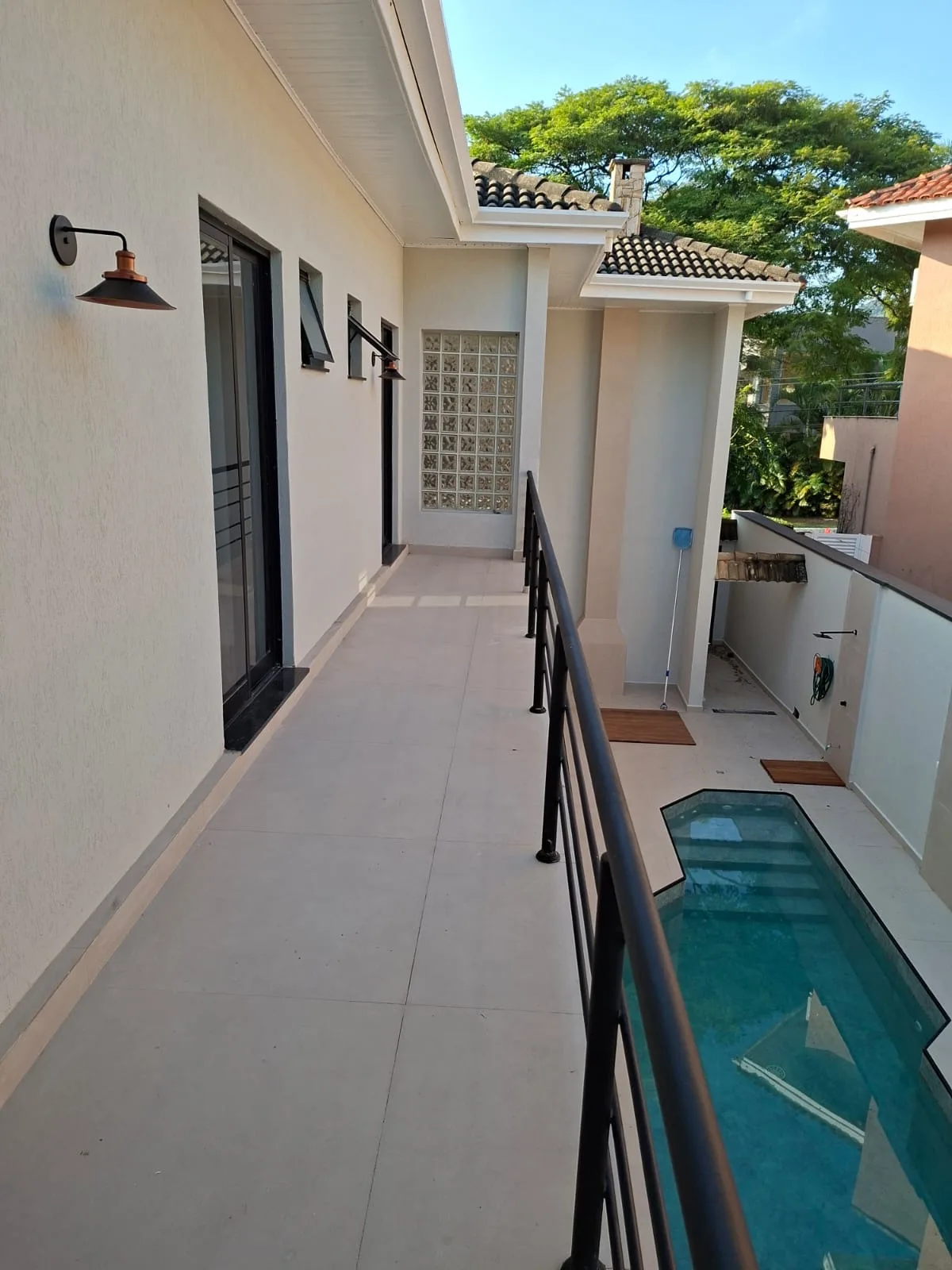 Casa Reformada com 4 Suítes e Piscina no Alphaville 9 - foto 1