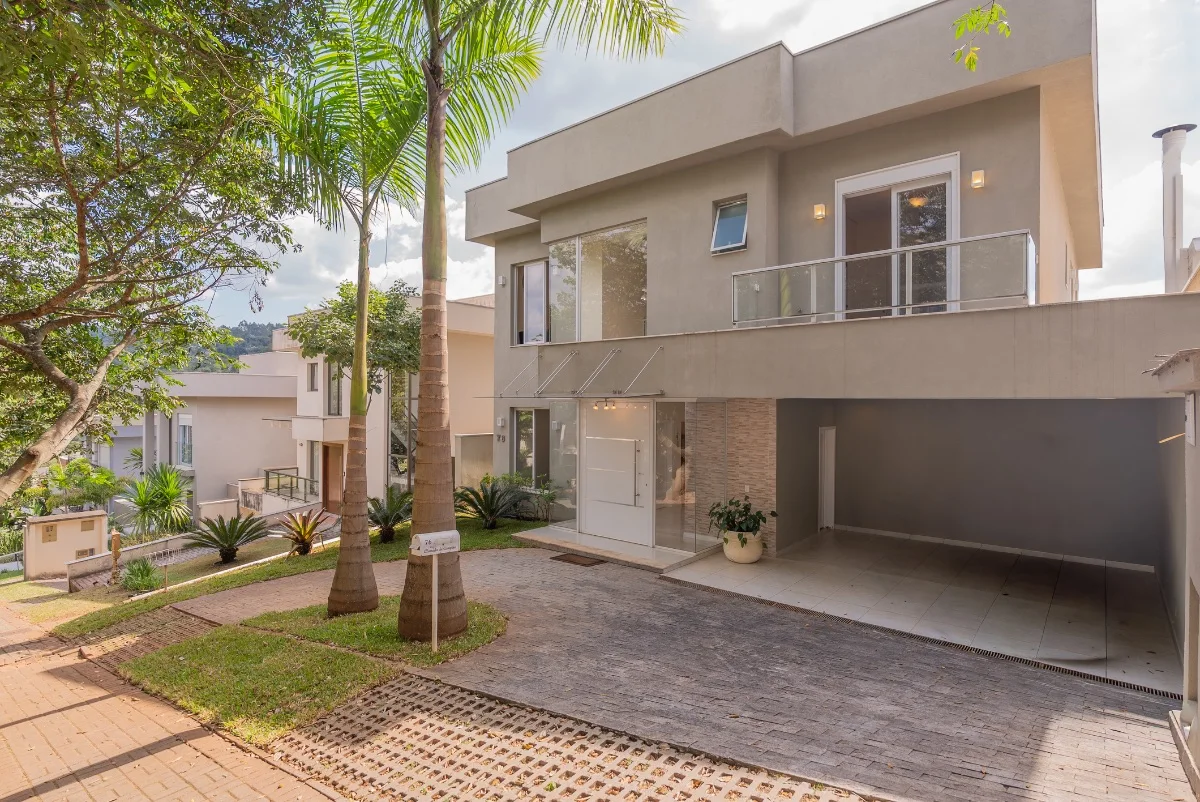 Casa de Alto Padrão no Itahyê com Vista para a Mata, Piscina e Sala de Cinema - foto 1
