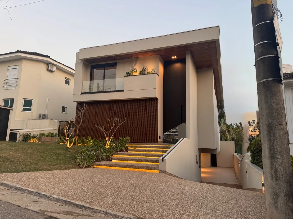 Casa Novíssima no 18 do Forte | 5 Suítes | 509 m² | Mobiliada e Automatizada - foto 1