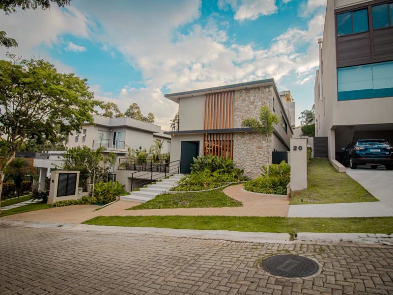 Casa em Condomínio para Venda, Santana de Parnaíba / SP, bairro Alphaville, 4 dormitórios, sendo 4 suítes, 6 banheiros, 4 vagas de garagem, mobiliado, área construída 533,00 m²