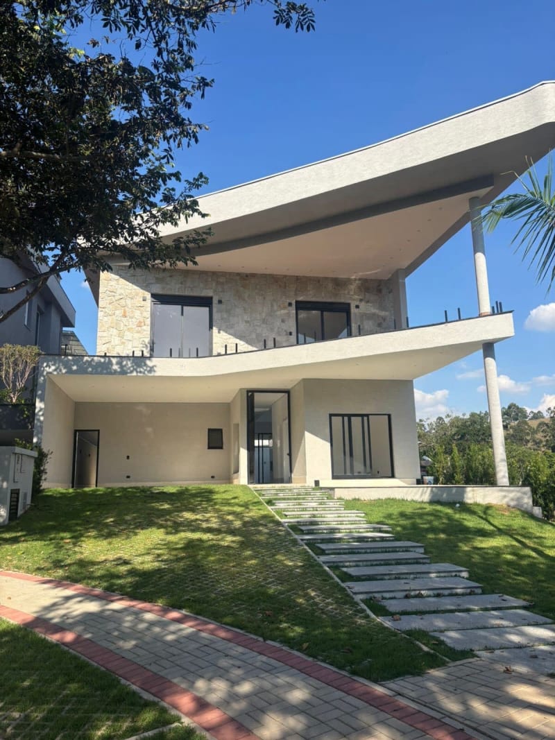 Vista Permanente para a Mata - Casa de Esquina com 4 Suítes no Condomínio Itahyê