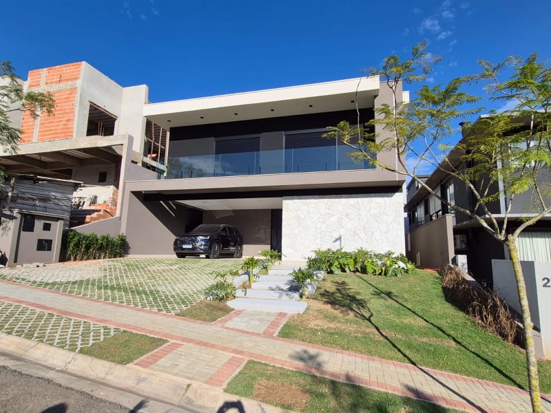 Residência Contemporânea com 4 Suítes e Lazer Completo no Itahyê 
