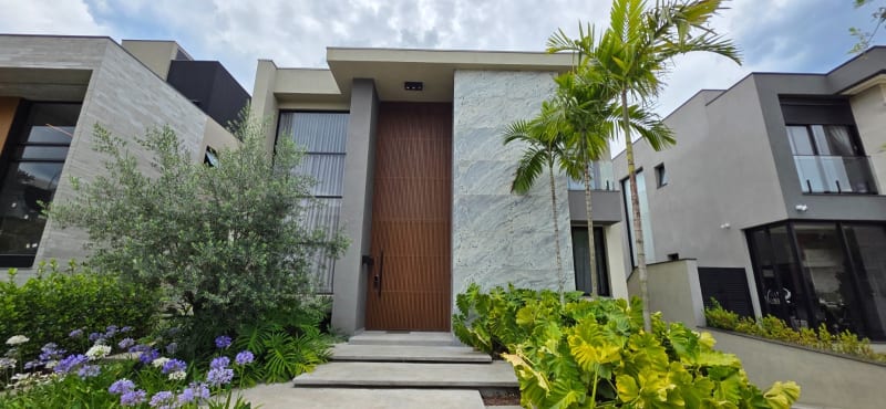 Casa para venda e locação em Alphaville – SP  Condomínio Gênesis 2 - Mobiliada e decorada
