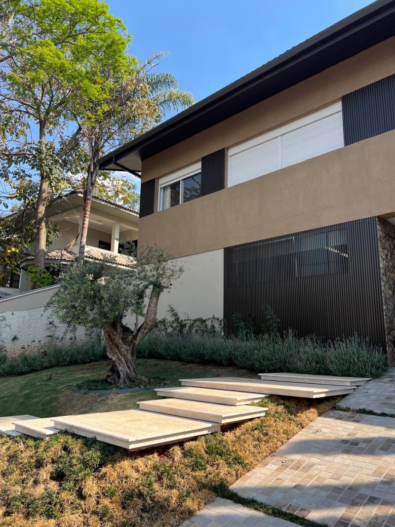 Casa Contemporânea com Ampla Área Verde e Lazer Completo | ALPHAVILLE 1