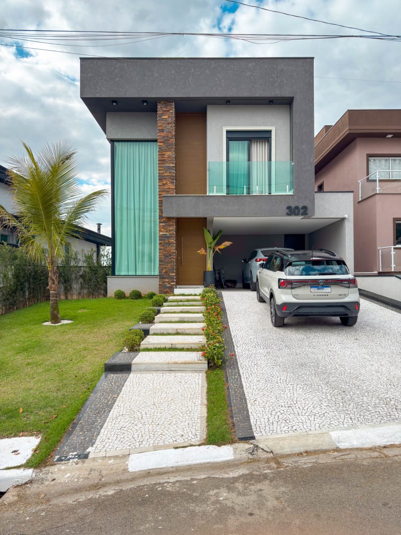 Casa Mobiliada e Automatizada com 3 Suítes e Lazer Completo