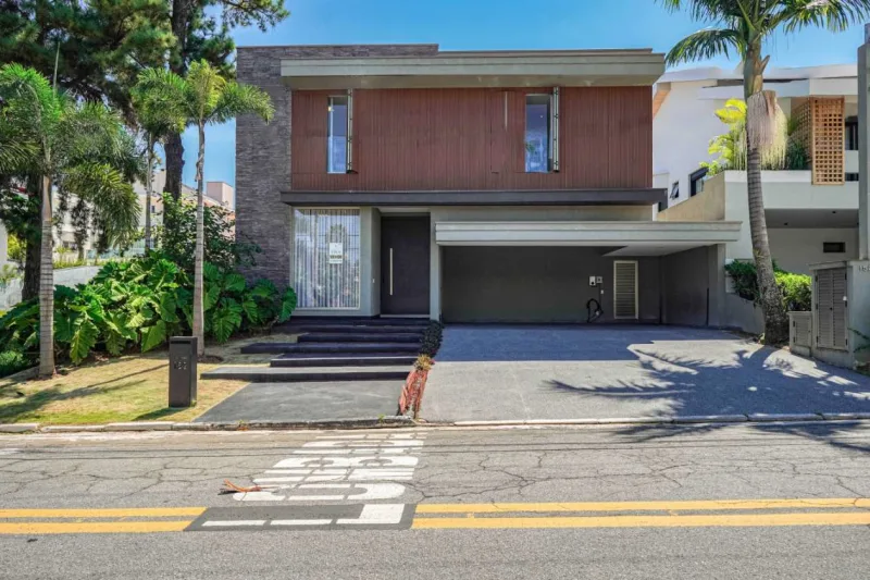 Casa em Condomínio para Venda, sendo 4 suítes, 6 banheiros, mobiliado, área total 560,00 m², área construída 516,00 m², terreno 560,00 m²