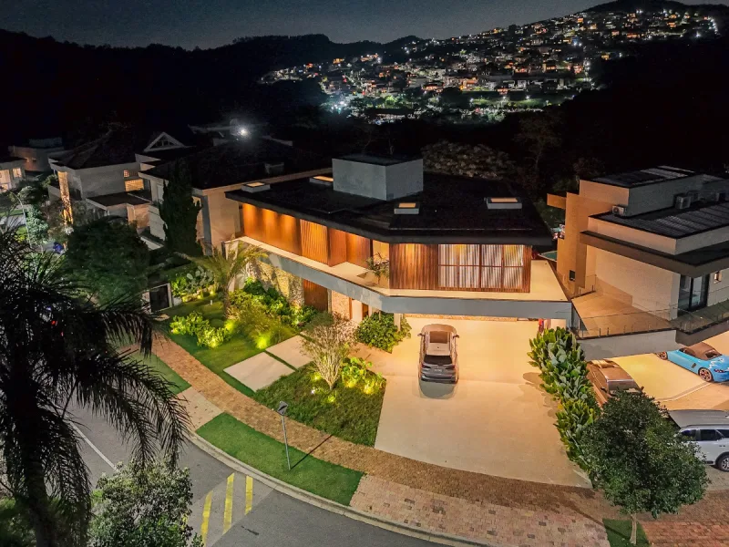 Residência Contemporânea de Alto Padrão no Gênesis I | Projeto Assinado, Vista Permanente para a Mata e 4 Suítes - foto 1