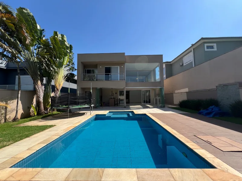 Residência com Pé-Direito Alto, Piscina Aquecida e Ambientes Planejados no Campos do Conde - foto 1