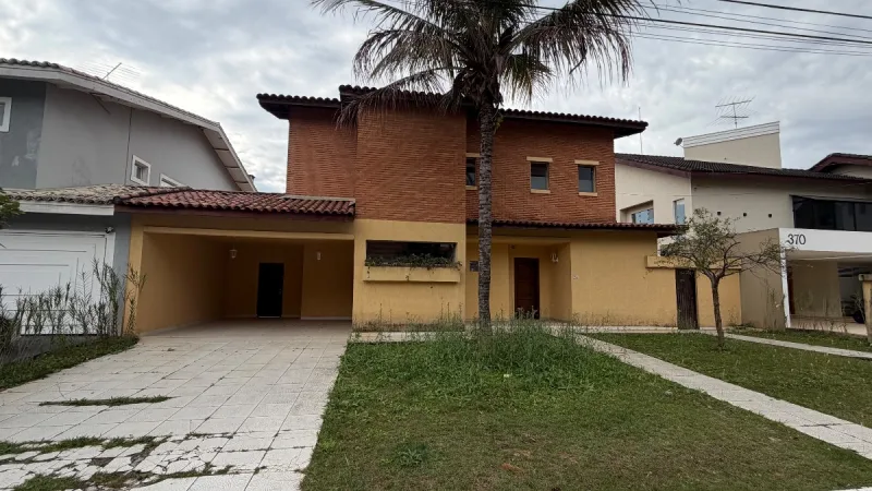 Alphaville 3 – Casa em amplo terreno com piscina e churrasqueira - foto 1