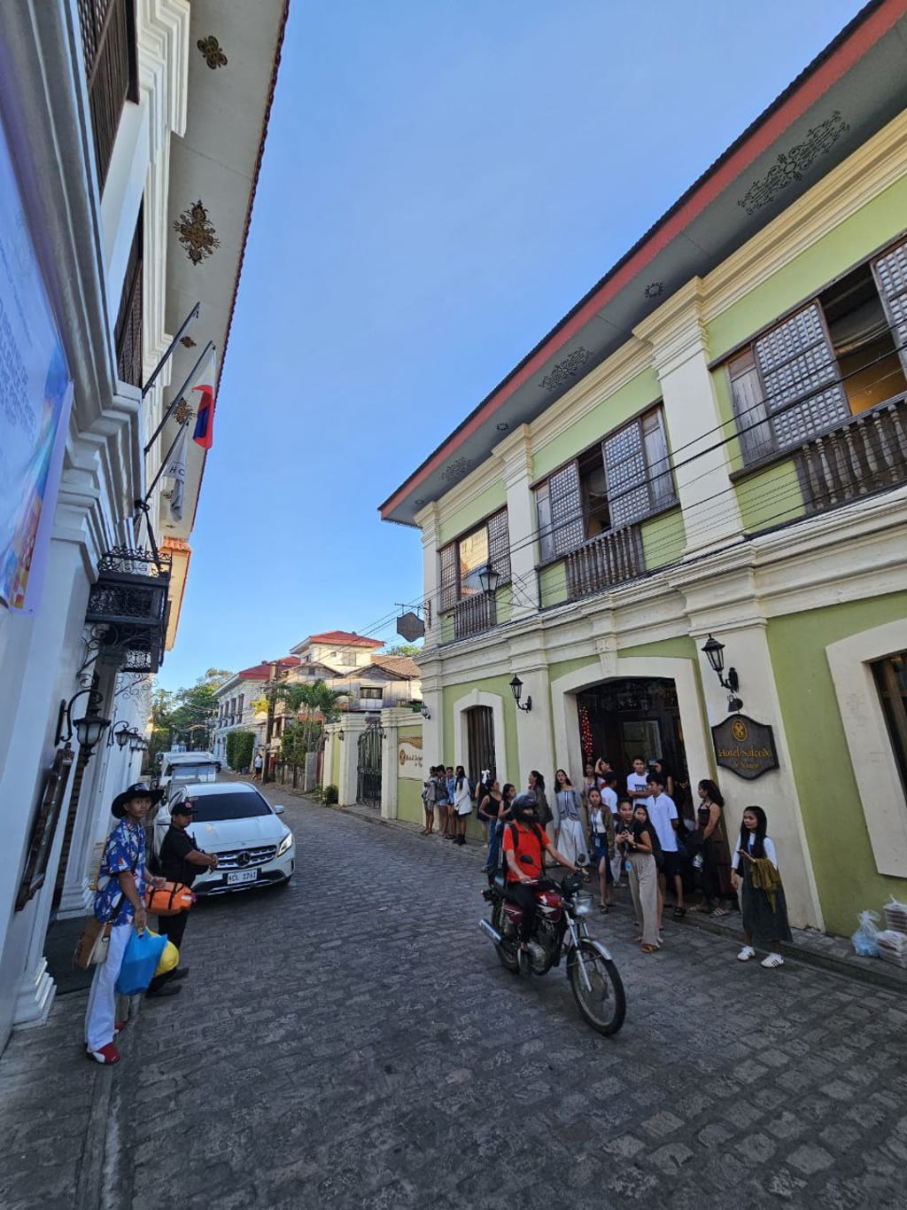 Dropped off bags, come back in 7 hours at 2pm... yikes