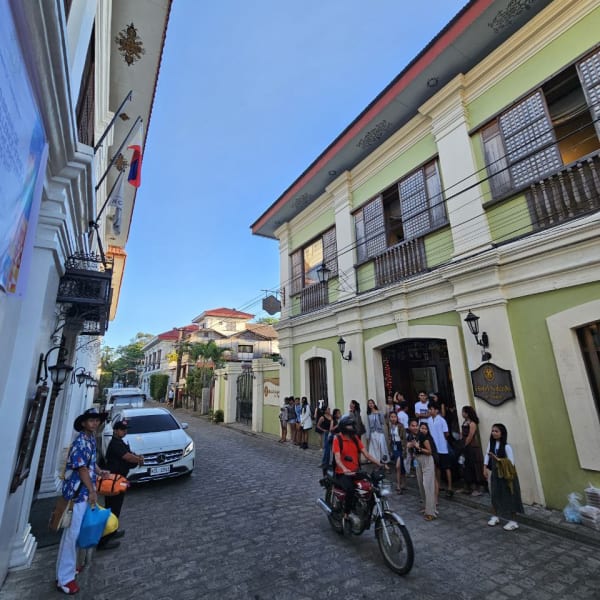 Dropped off bags, come back in 7 hours at 2pm... yikes