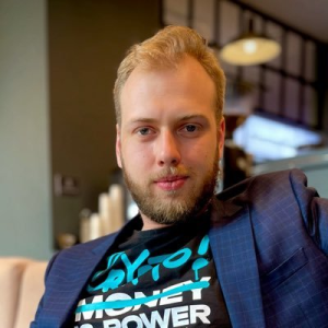 Alexander E. Khvoynitskiy