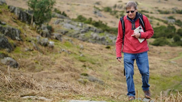 Man hiking - responsive cropping demo