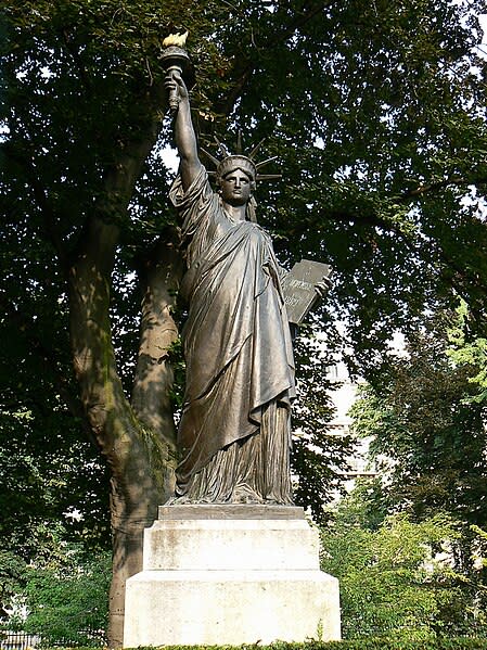 statue of liberty, luxembourg gardens, not playing petanque
