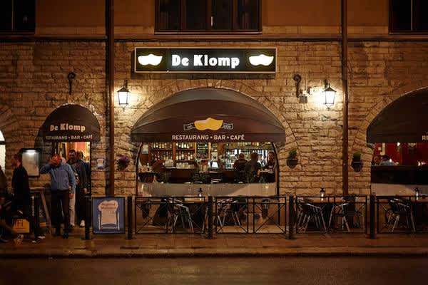 The front facade of De Klomp restaurant in Linköping.