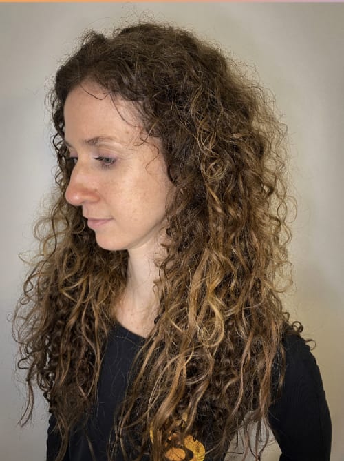 Frisuren-Bild von Monika Hamm auf hairinspo: frau, kopfhaar, lockig, schulterlang, Haarverlängerung, mehrfarbig, reserve balayage, dunkelblond