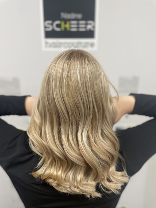 Frisuren-Bild von Milena Walper auf hairinspo: frau, kopfhaar, wellig, lang, beachwaves, einfarbig, foilayage, blond
