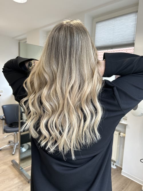 Frisuren-Bild von LieblingsHaar auf hairinspo: frau, kopfhaar, glatt, lang, beachwaves, mehrfarbig, babylights, hellblond